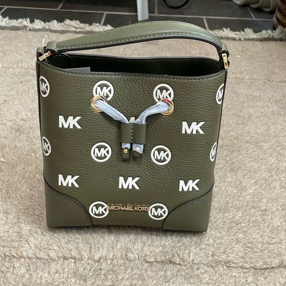 Michael Kors Small Leather Bucket Bag Olive Green New Retails $348 - Picture 2 of 5